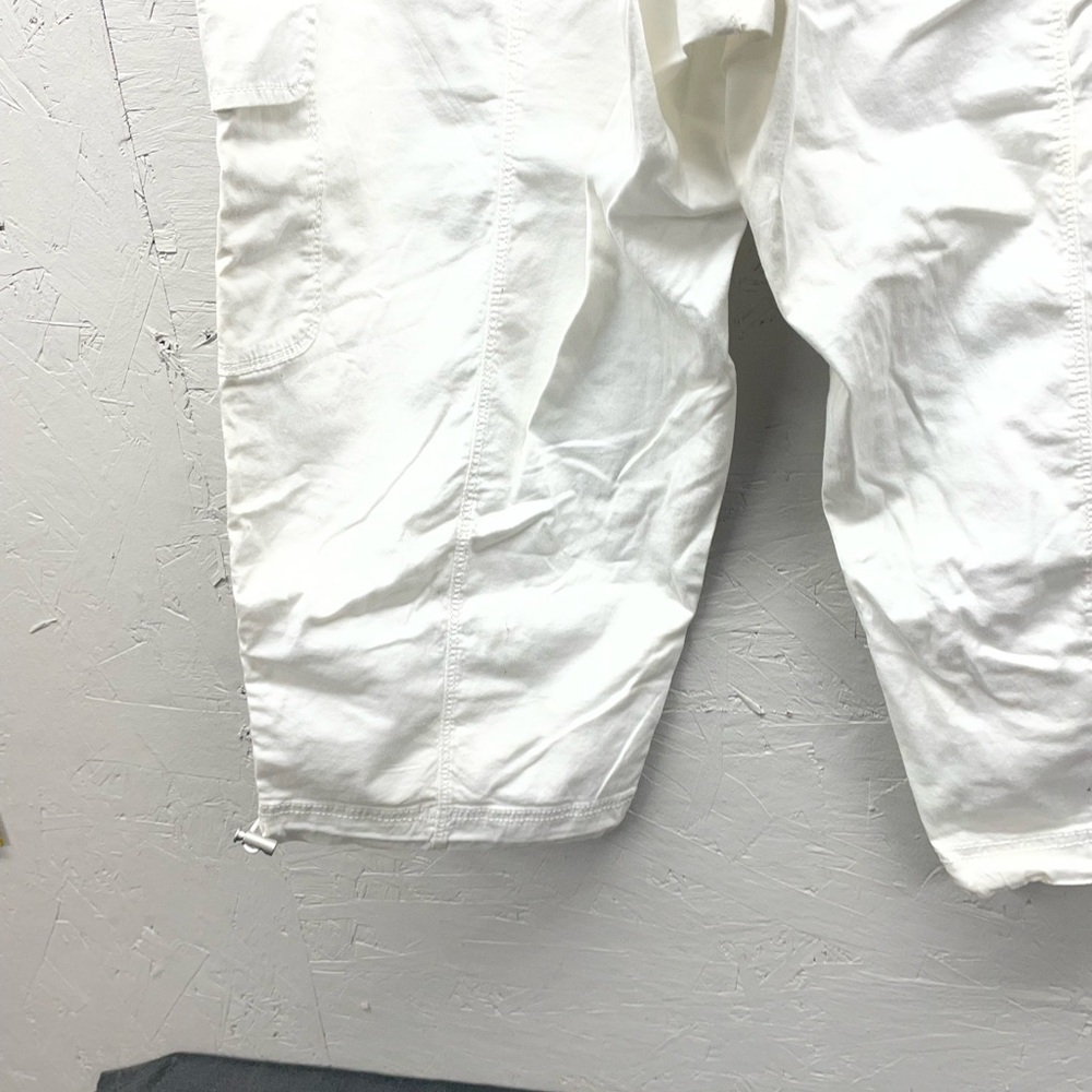 Time and Tru White Cargo Capri Pants - Picture 7 of 14